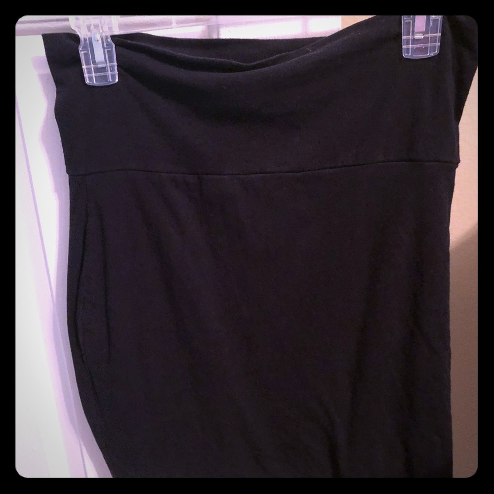 Black mini skirt. Bodycon.